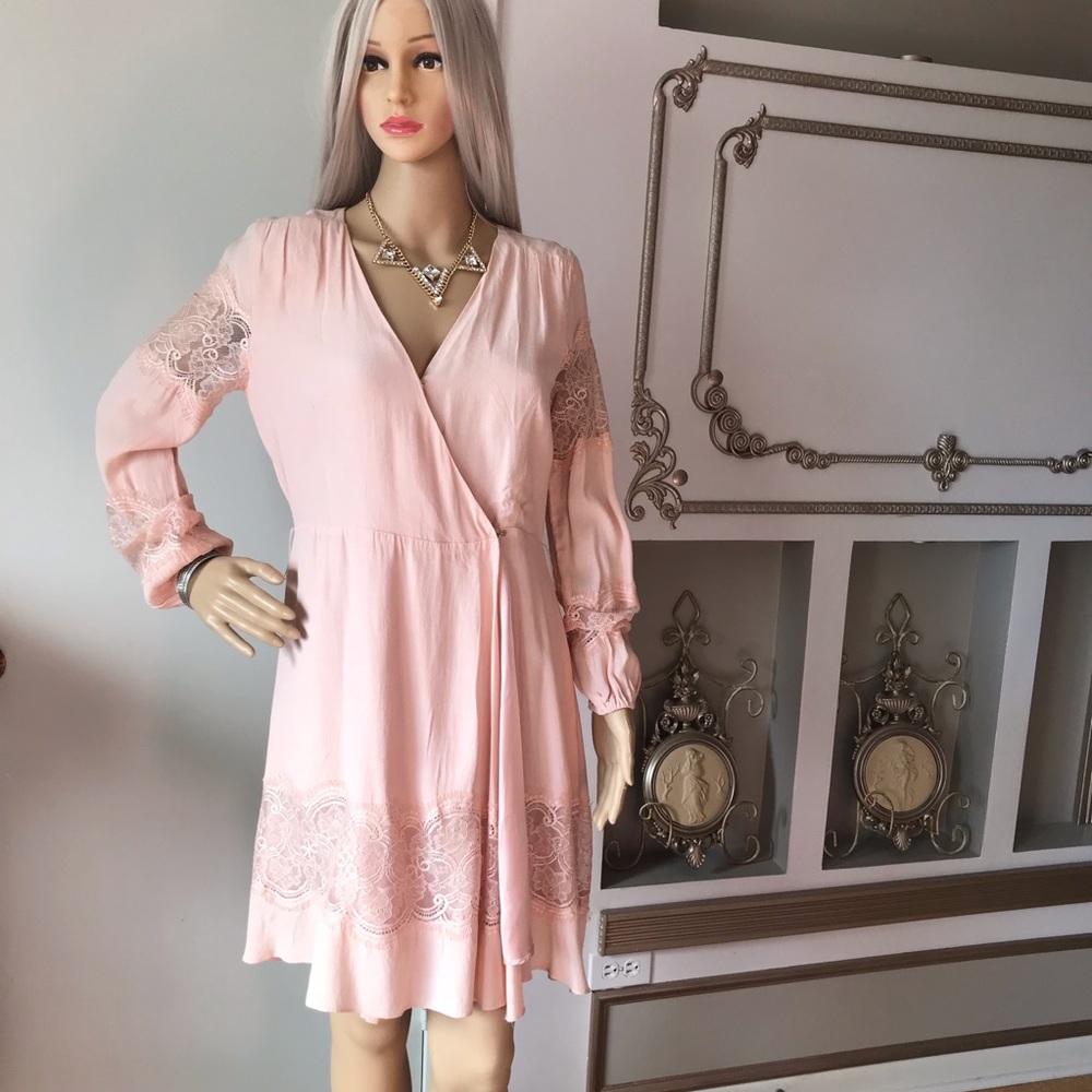 New BB Dakota Shawna Long Sleeve Wrap Dress size 4 small S soft blush pink color